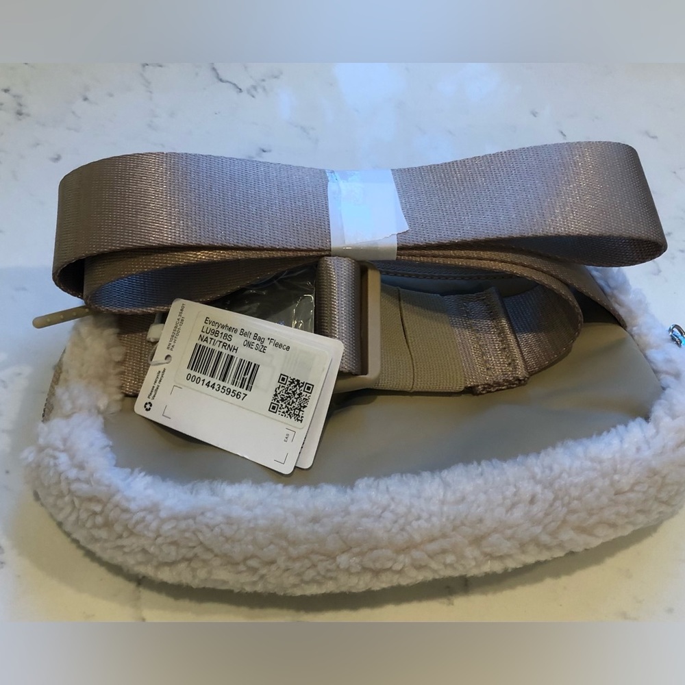 NWT Lululemon Belt Bag Fleece